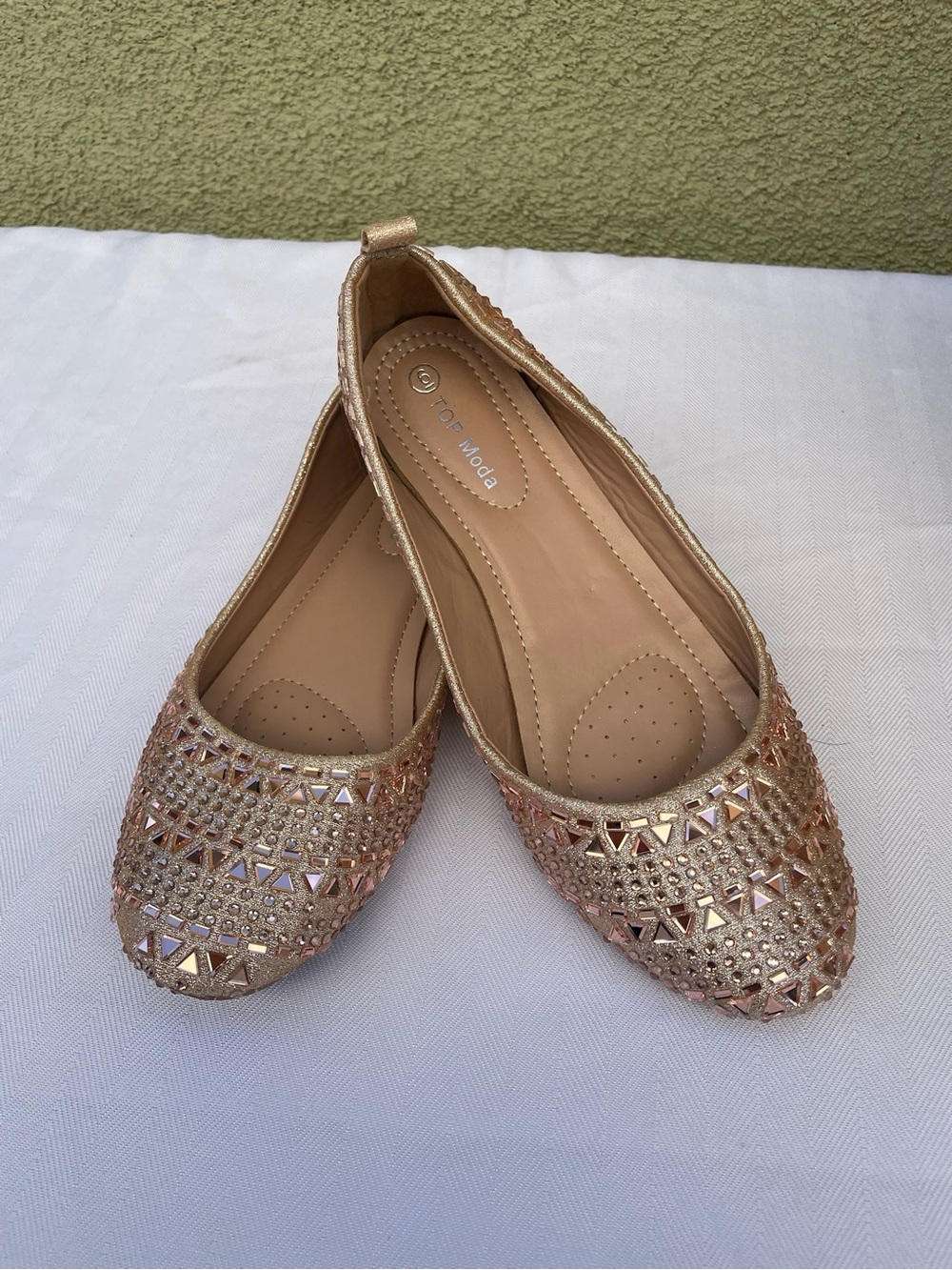 Crystal-Studded Ballet Flats size 6